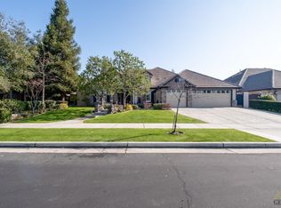 306 Penzance Dr, Bakersfield, CA
