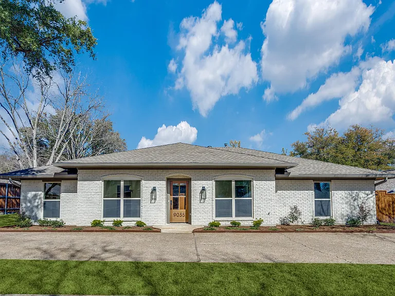 9035 Dunmore Dr — Photo 1
