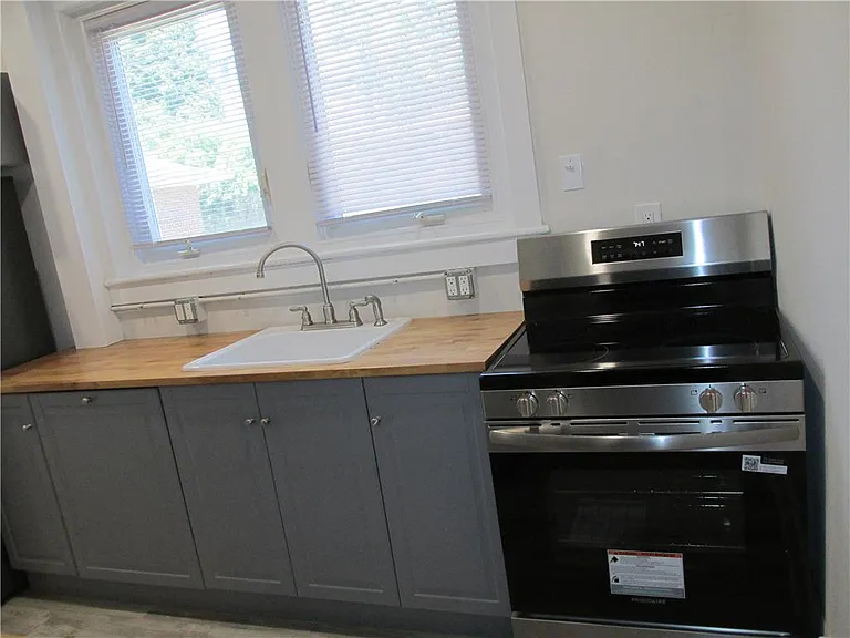 1136 N New St — Photo 9