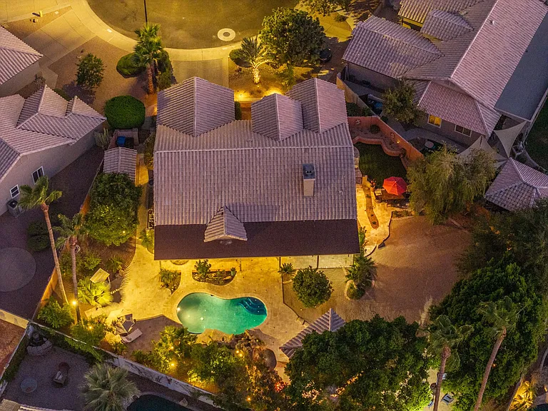 372 W Amoroso Dr — Photo 143