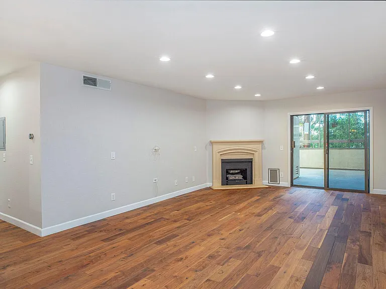 460 Oak St — Photo 9
