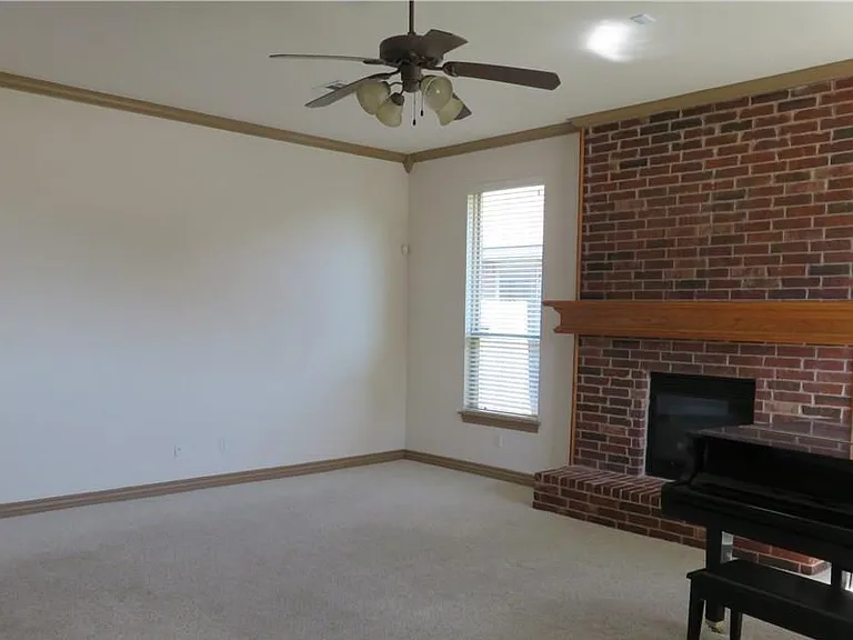 1801 Mead Ln — Photo 4