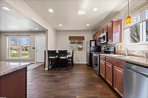 3 bed, 1200 sqft, $1,895 — Photo 2
