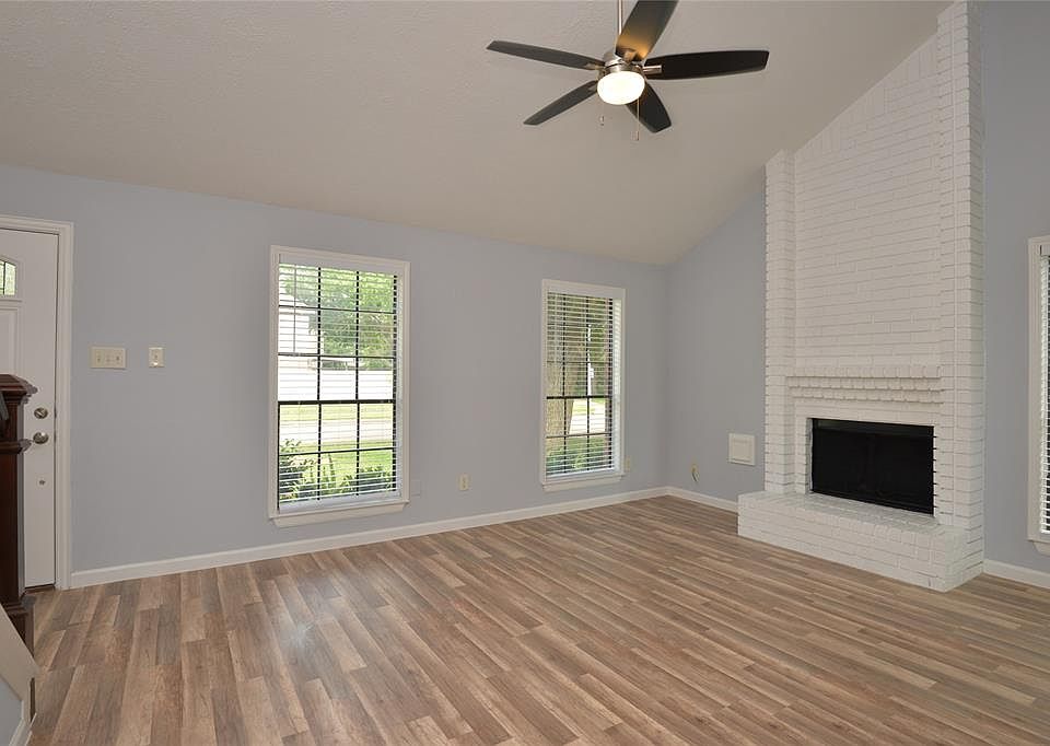 1st image of 2715 Country Place Dr