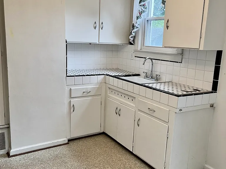 2922 Bailey Ave — Photo 8
