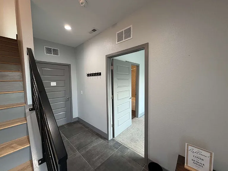 3494 E 31st Ave — Photo 3