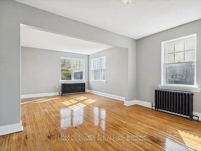 133 N Service Rd E #6 — Photo 8