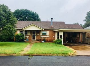 209 S 17th St, Clinton, OK 73601