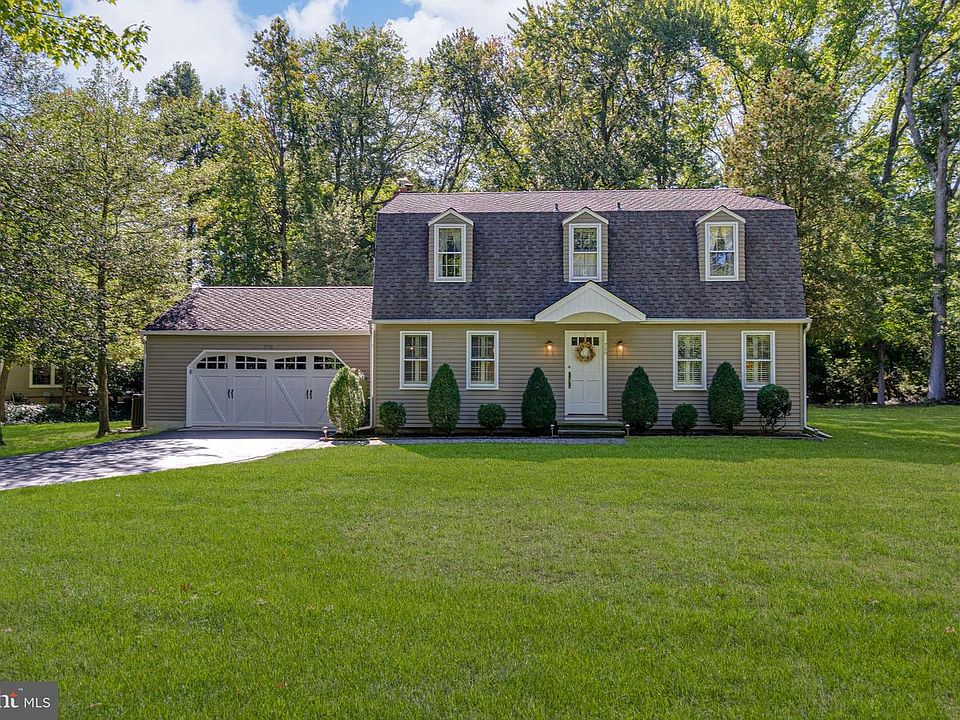 1st image of 720 Maple Ct