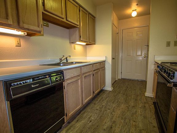 240 McCormick #4_Kitchen