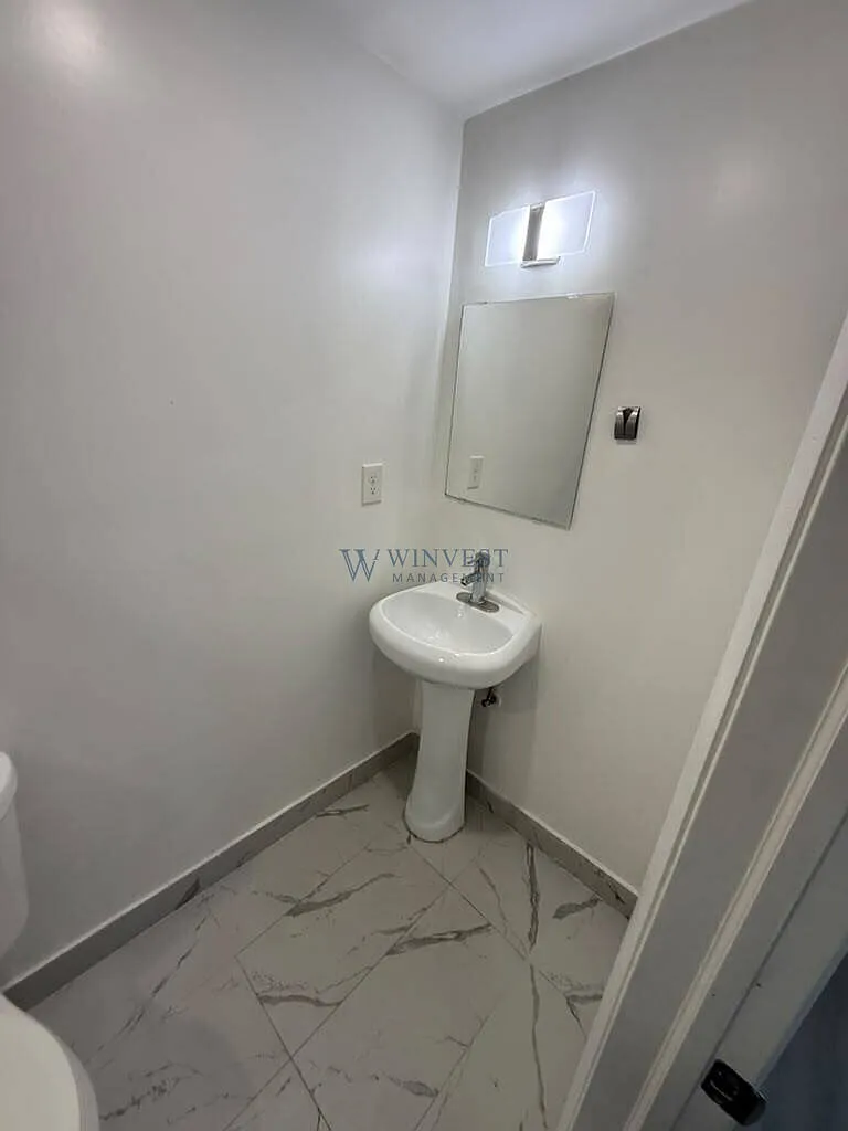 Spacious 1-Bedroom Apartment Near Downtown Hollywood & Beach — Photo 2