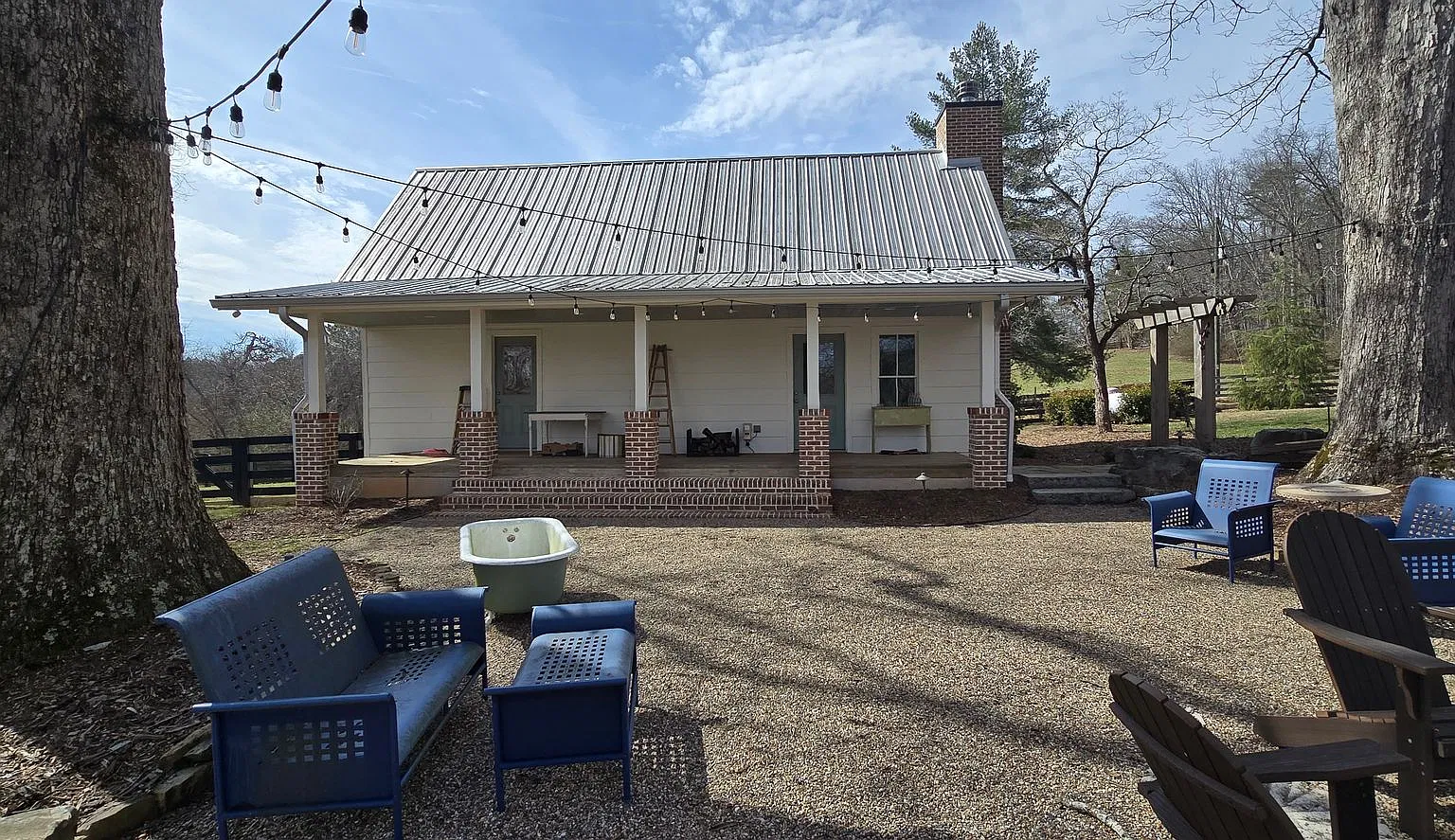 Charming Jasper Farmhouse — Photo 1