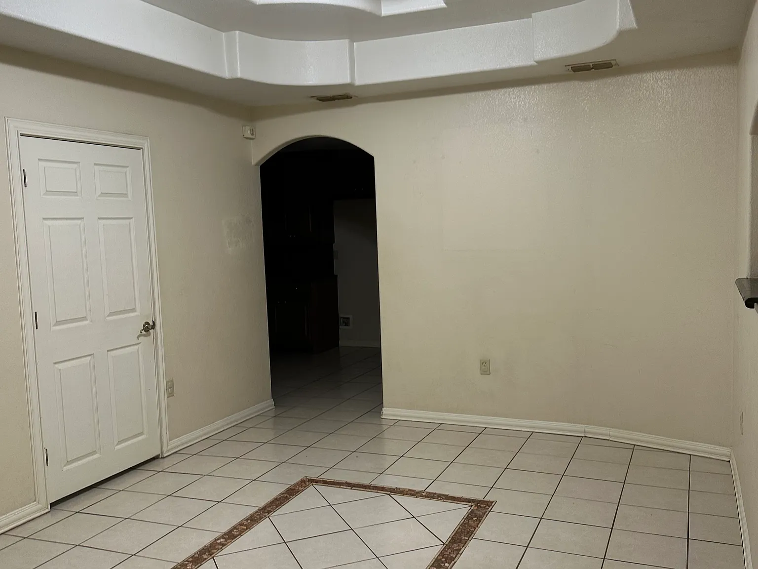 4 bed, 1800 sqft, $975 — Photo 3