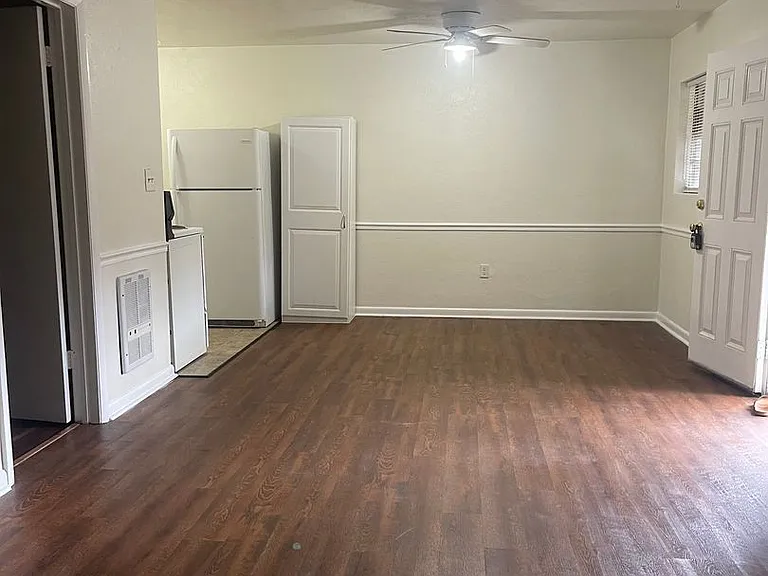 2412B Airport Dr — Photo 4