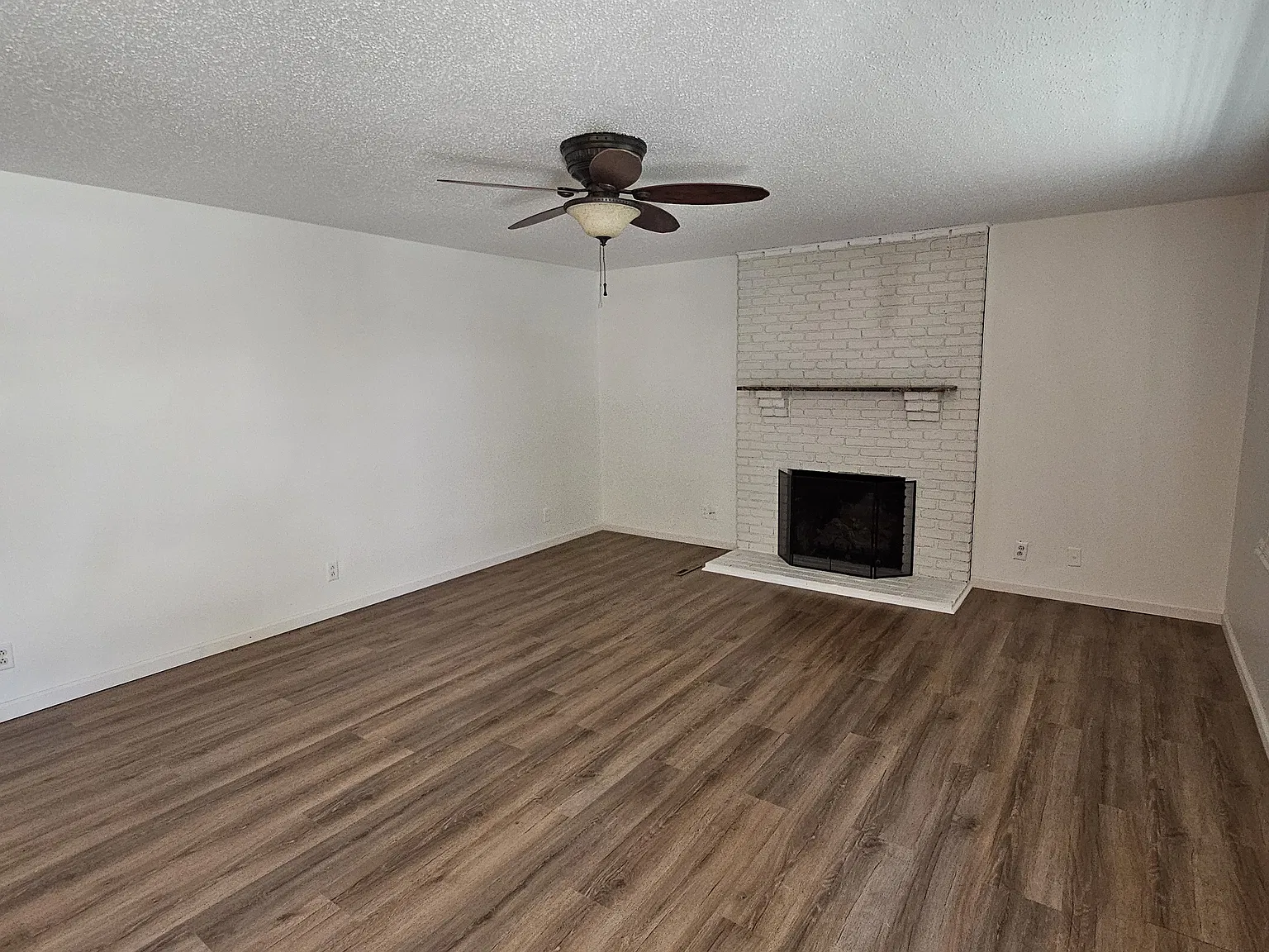 3 bed, 3450 sqft, $2,050 — Photo 2