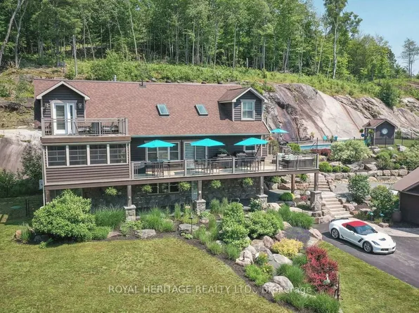 120 Hutcheson Beach Rd, Huntsville, ON P1H 1N4