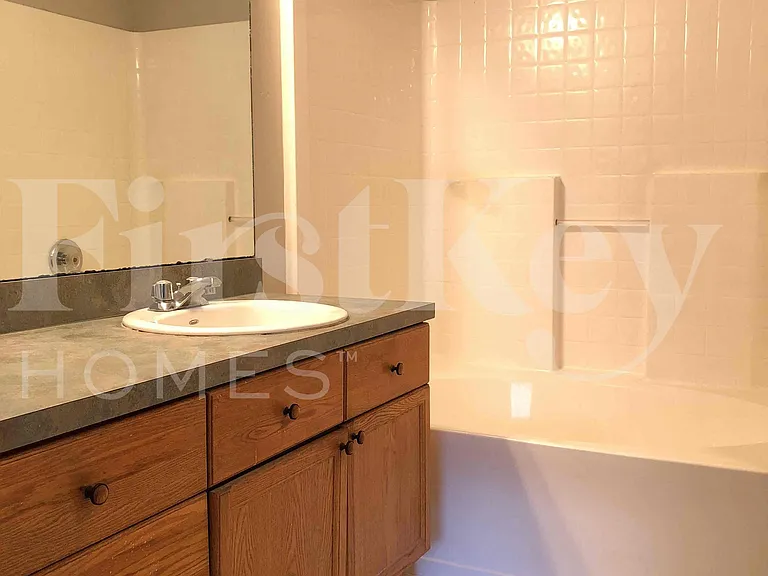2137 Featherwood Dr W — Photo 7