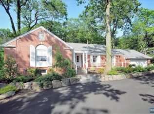 350 Lewelen Cir, Englewood, NJ 07631