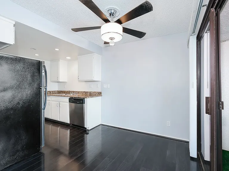 665 W 24th St #315 — Photo 5