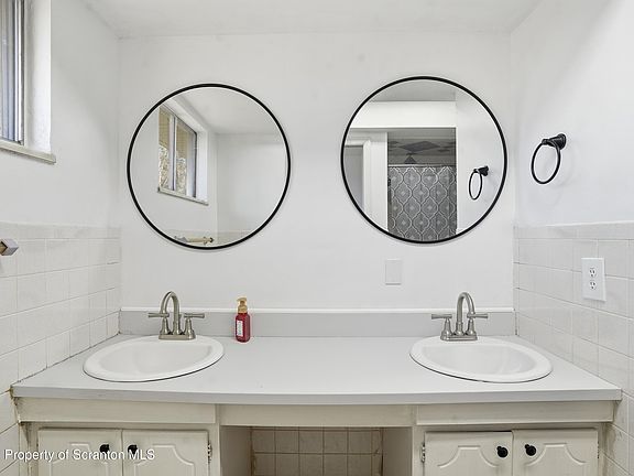 5th image of 114 Parkwood Ave
