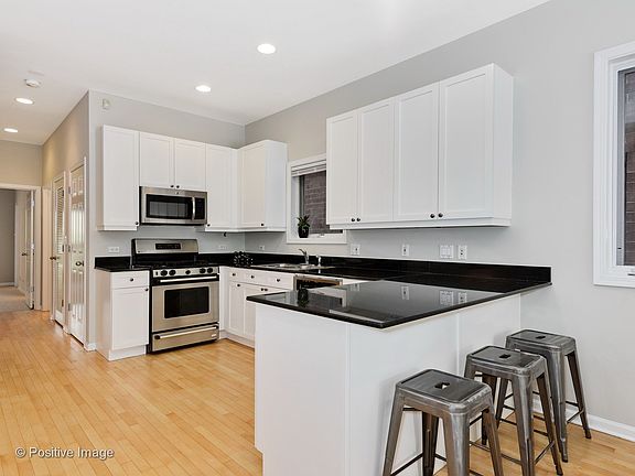 5th image of 1227 N Greenview Ave #1