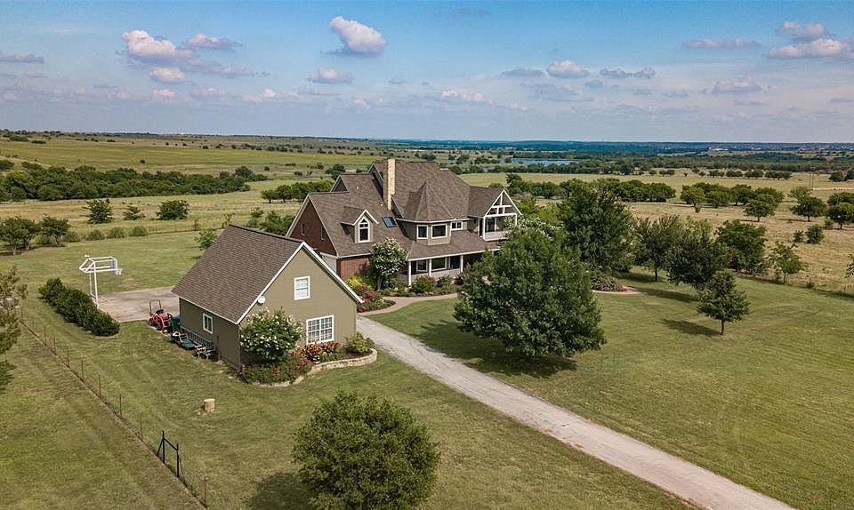 1st image of 697 Hollyridge Ln