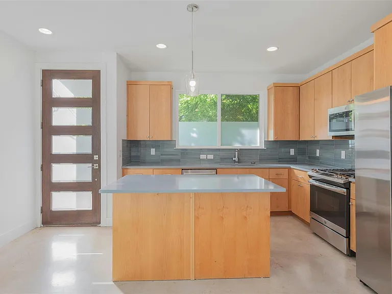 1114 Walton Ln #B — Photo 6