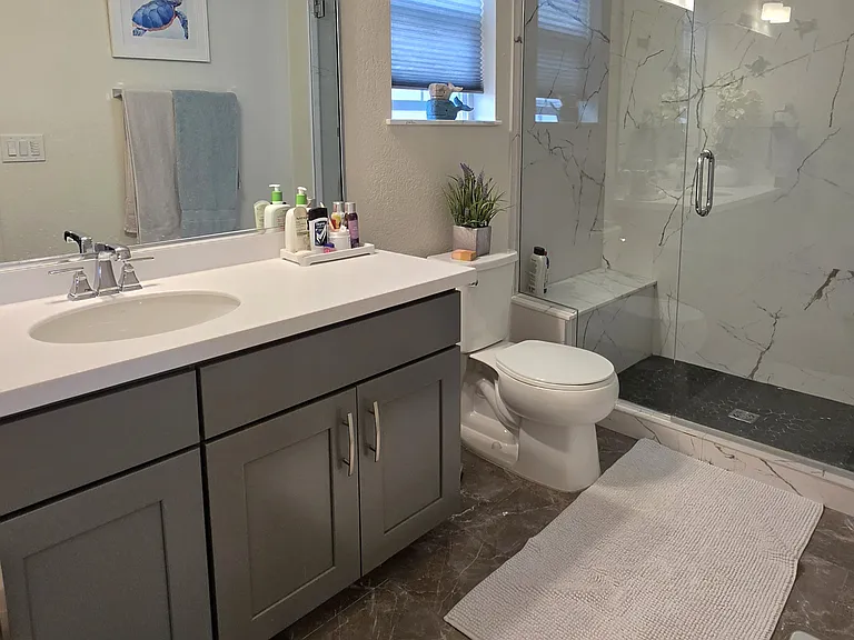 Secondary bathroom 2nd floor