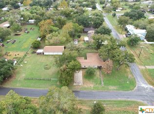 304 E 10th St, Yorktown, TX 78164