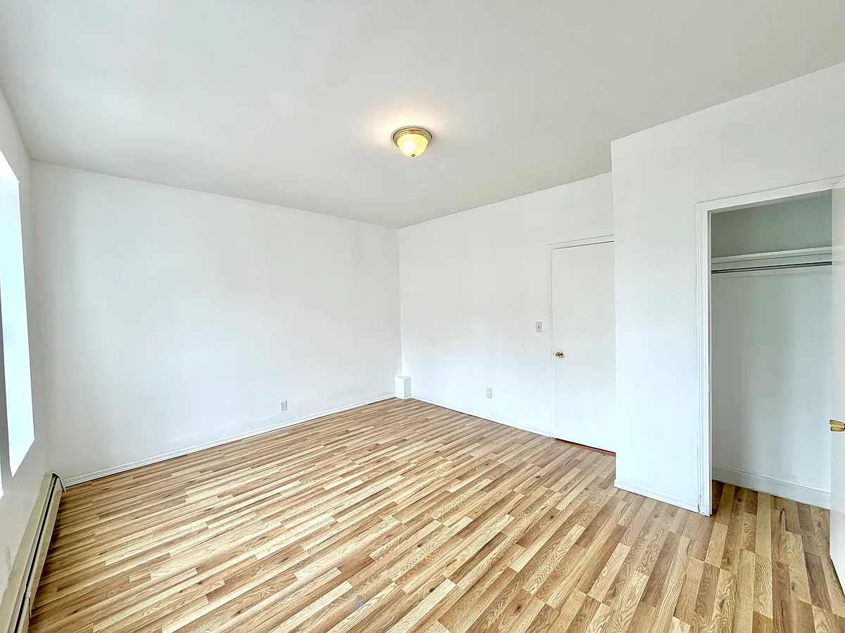 Building Photo - 2826 W 35th St #1A