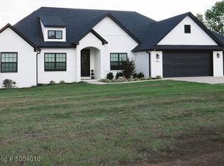 1905 Xade Ln, Lavaca, AR 72941