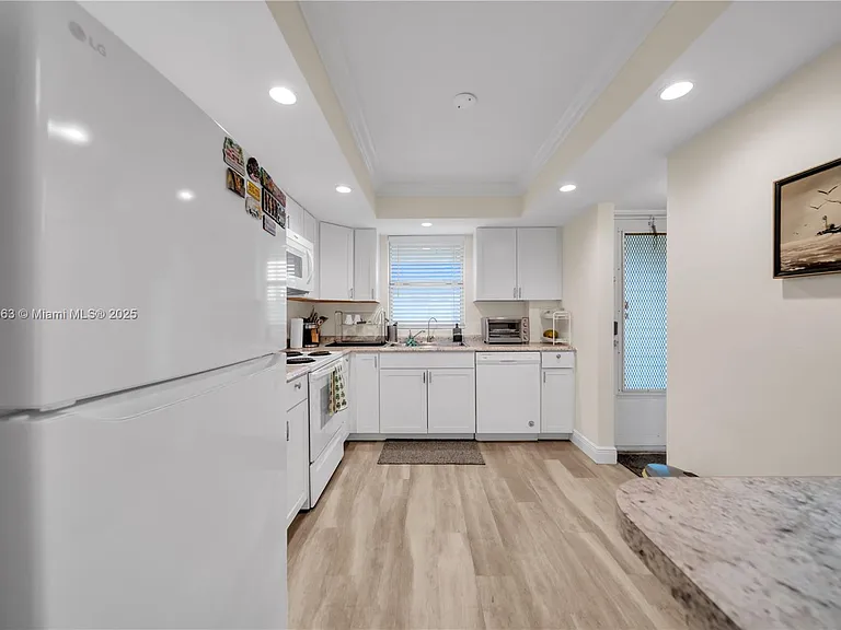4613 SE 5th Ave #210 — Photo 5