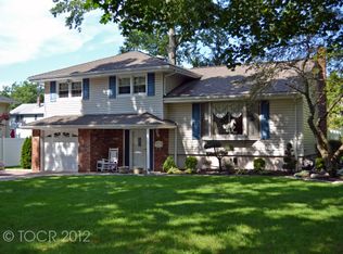 805 Kearney Pl, Paramus, NJ 07652