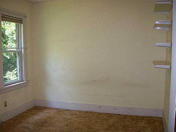5th image of 229 E 32nd St