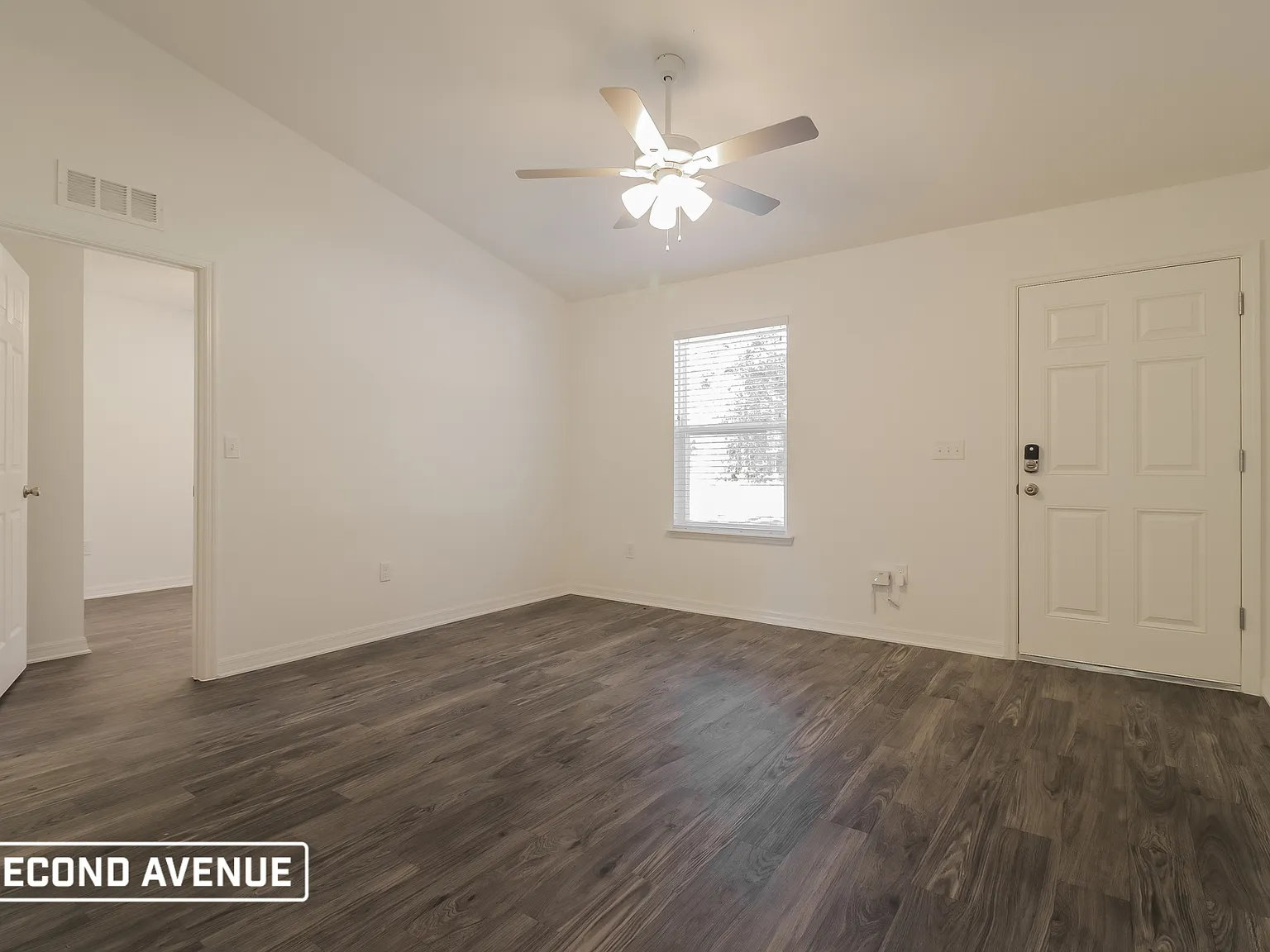 3 bed, 2.0 bath, 1003 sqft, $1,575 — Photo 3