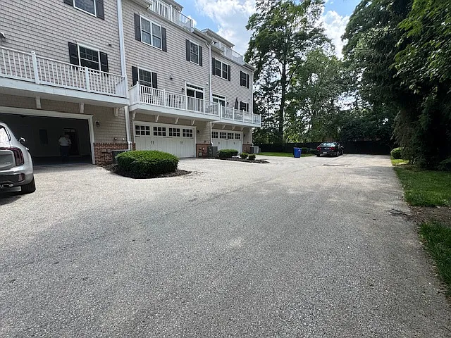 748 Moore Ave — Photo 35
