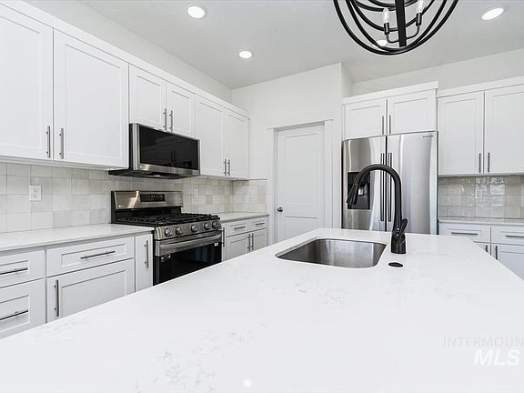 5th image of 2124 Justine Ct