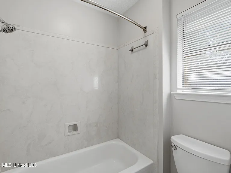122 Booth Cir — Photo 23