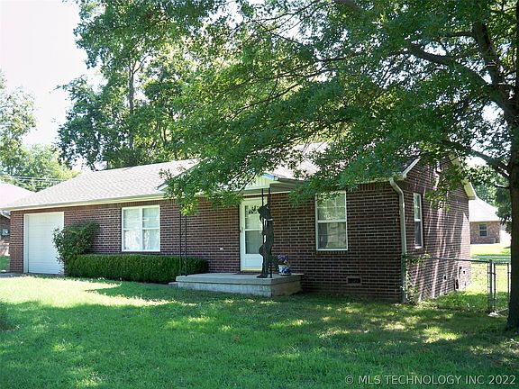 2nd image of 216 N Lavira Pl