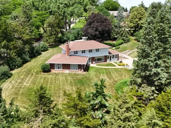 106 Valley View Dr, Norfolk, NE 68701