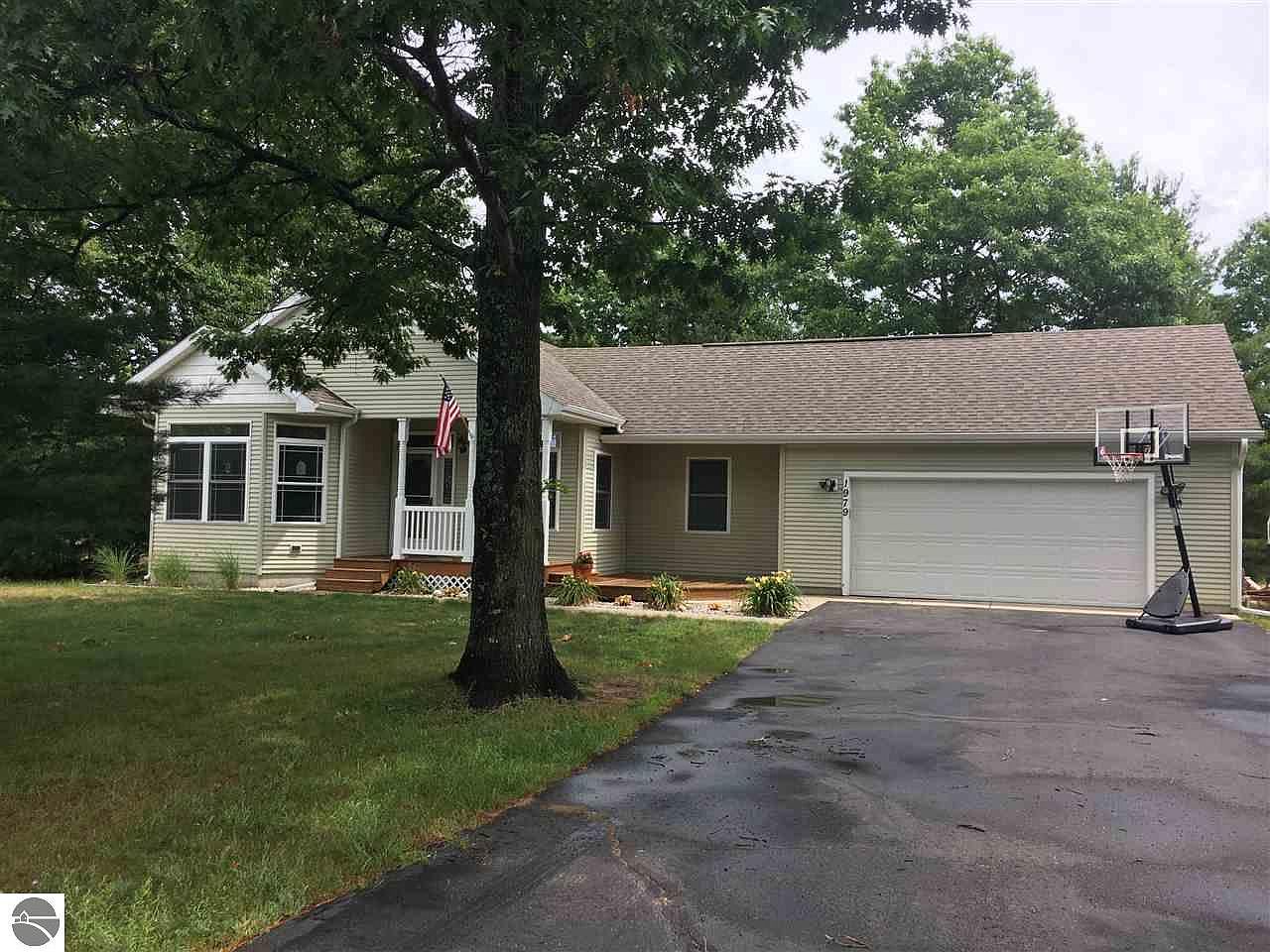 1979 Round Lake Rd, Interlochen, MI 49643 Zillow