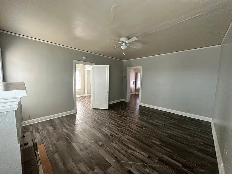 216 W Oak Ave — Photo 2