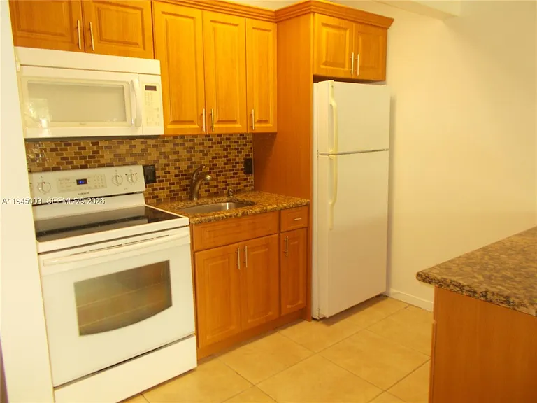 1400 SW 124th Ter #205Q — Photo 21
