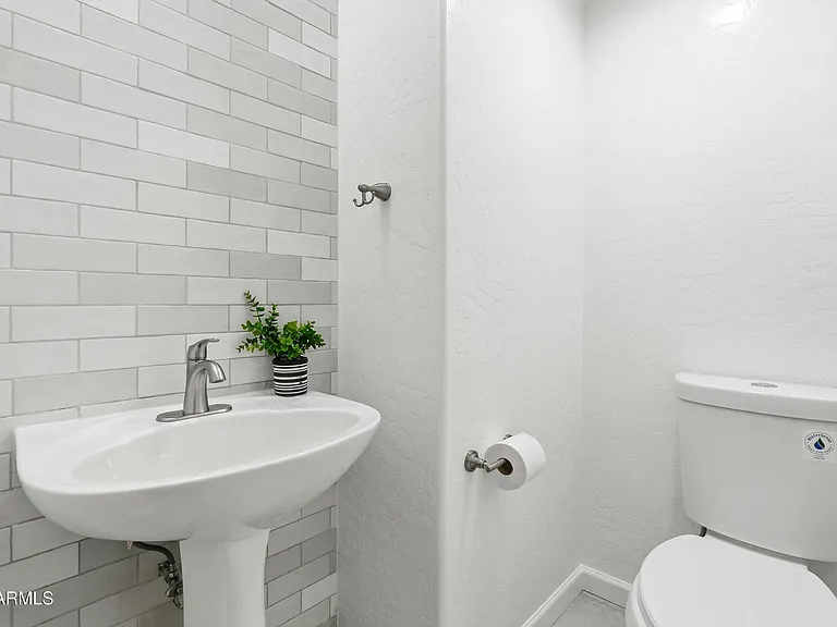 7527 S 13th Pl — Photo 12