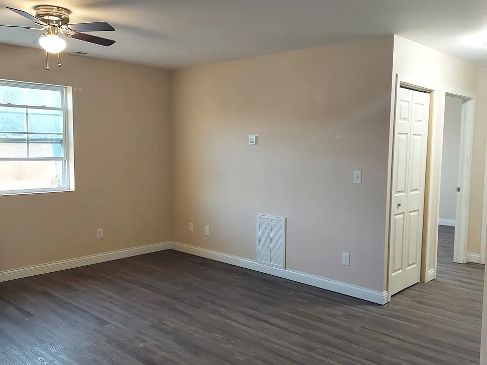 52 Westwood Dr #5