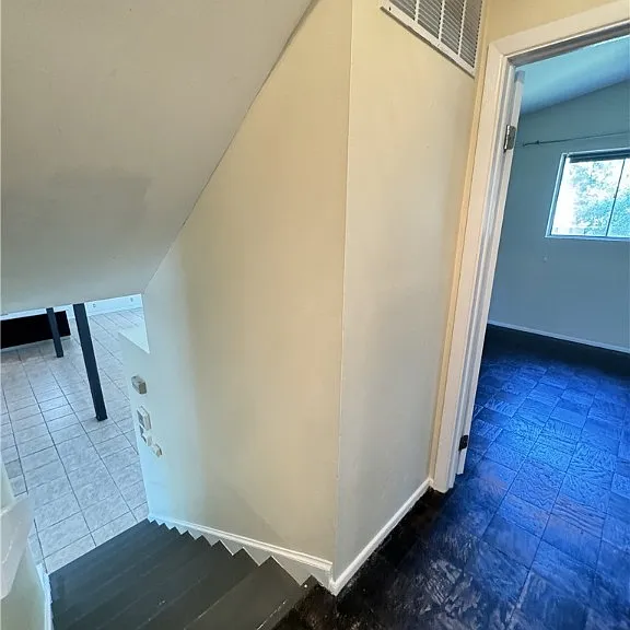 319 Windsor Rd — Photo 23