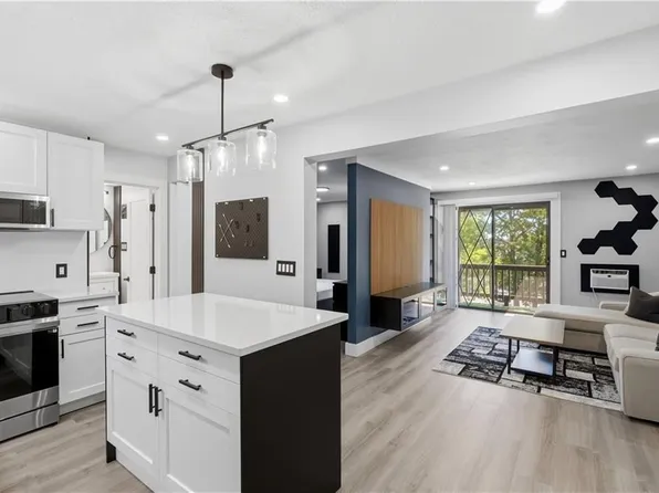 1190 Charles St APT 23, Lincoln, RI 02865