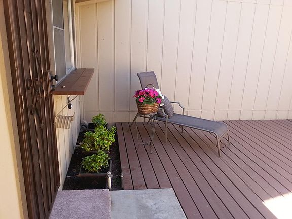 front courtyard with pass thru from kitchen perfect for outd