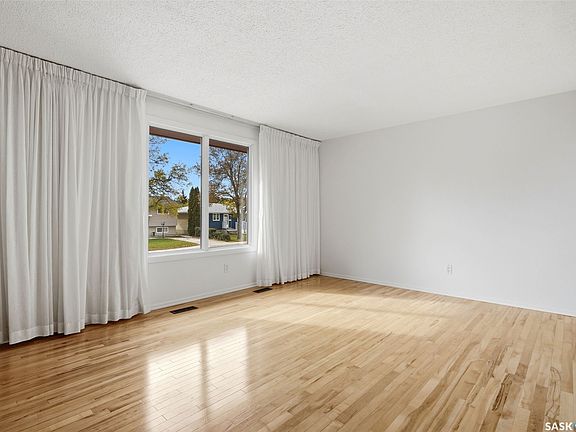 4th image of 98 Read Avenue