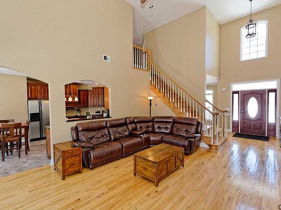 5th image of 221 Brookside Dr